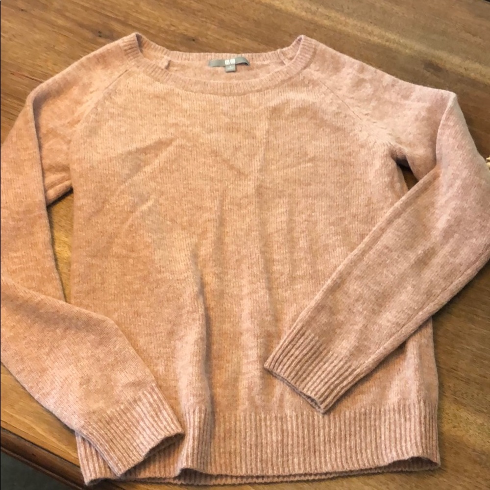UNI QLO blush sweater size small
